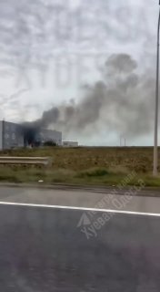 В Одессе горит лакокрасочный завод на объездной после удара, — местные паблики