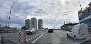Момент прилета "Герани-5" по бизнес-центру "Инком" в Киеве, где располагается интернет-провайдер Datagroup