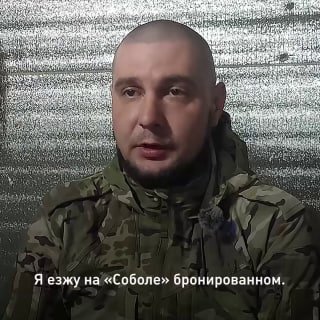 Медалью «За храбрость» II степени награжден за свою работу водитель с позывным «Круз». «За то, что возил, не сдавался, не разворачивался назад.