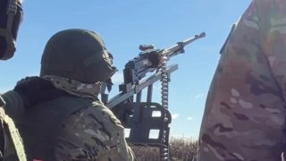 Мобильные огневые группы "БАРС-Курск" учатся сбивать беспилотники на реальных БПЛА, сообщил ТАСС командир роты с позывным Магеллан